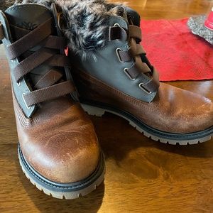 Timberland faux fur lined hiking boots.  Cool distressed look. EUC